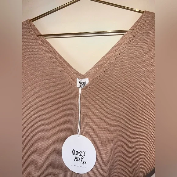 ⭐️Host Pick⭐️ Princess Polly Love More Knit Top Nude Cropped V-Neck NWT - Picture 2 of 9
